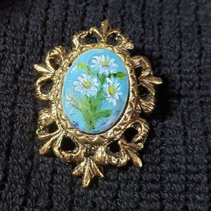 Vintage Handpainted Daisy brooch from England